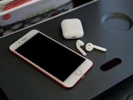 How to use AirPods on plane
