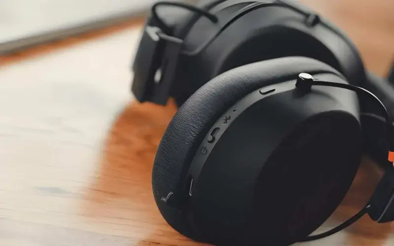 How to pair Plantronics headset